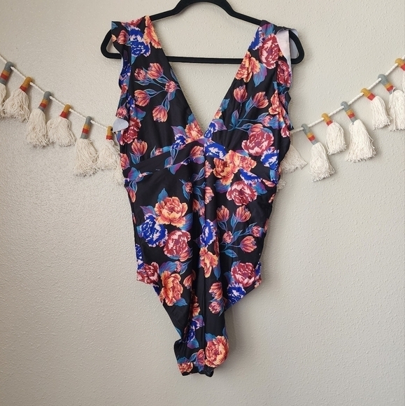 Modcloth Kelsie Floral Flutter Ruffle Sleeve One Piece Padded Swimsuit XL - Picture 3 of 11